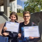 naši žáci s diplomy